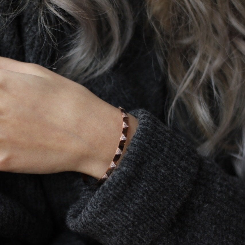 üçgen taşlı kelepçe bilezik