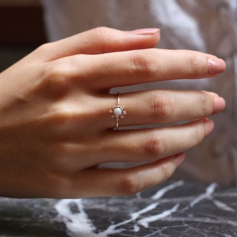 opal papatya yüzük