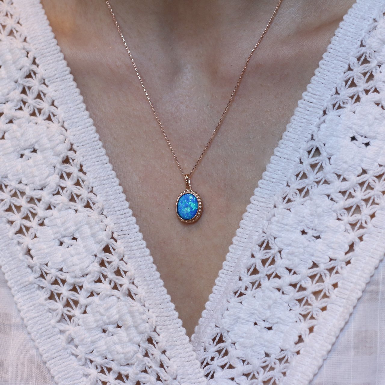 mavi opal kolye