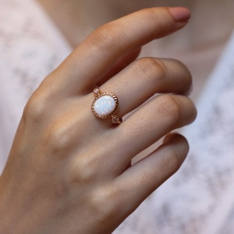 beyaz opal taşlı oval yüzük